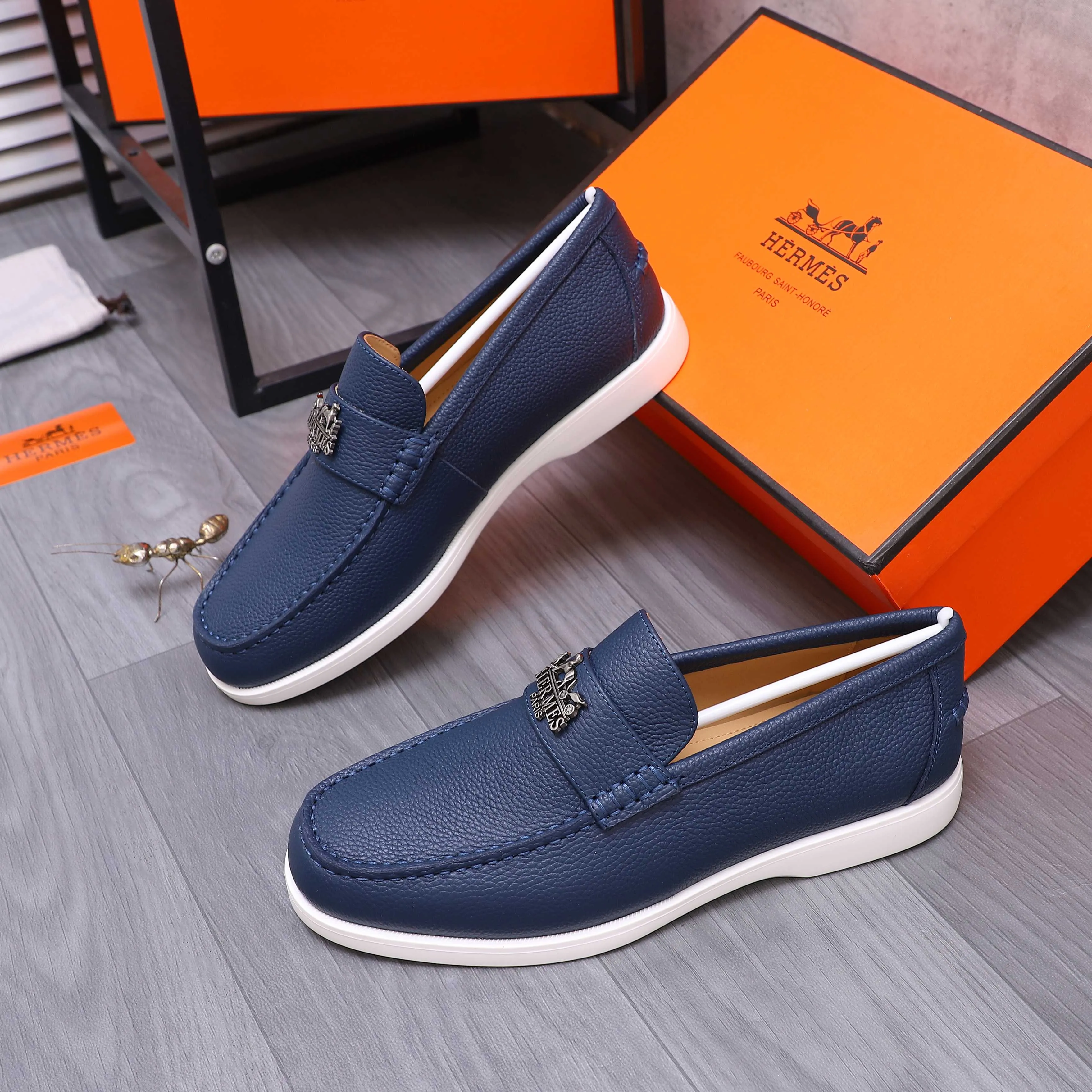 Men's shoes 💰p560 Product trademark: HERMES "Hermes" casual slip-on men's shoes. Regular size: 38-46 (45.46 is custom-made and non-returnable) Product materials: Selected pebbled cowhide upper, cowhide lining, original foam rubber ultra-light sole